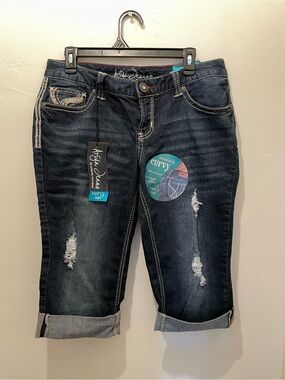 Ariya Curvy Capri Jeans - Dark Blue
